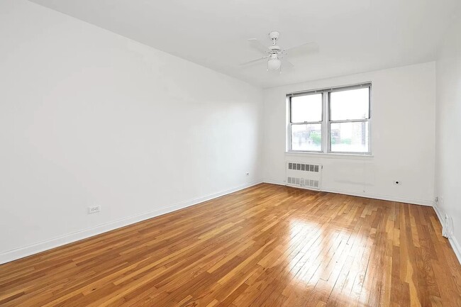 Building Photo - 3512 Oxford Ave