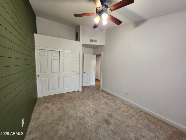 Building Photo - 2545 E Granite View Dr