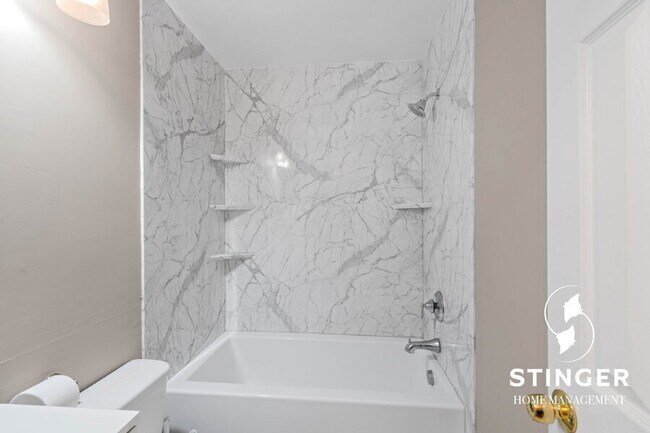 Building Photo - 16 Quail Ridge Cir N