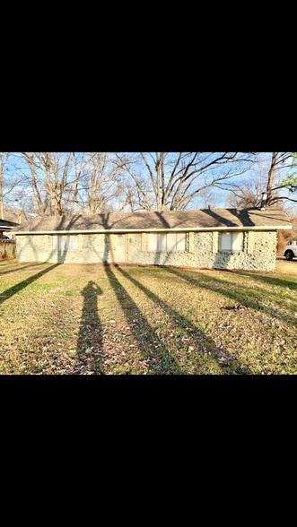 Primary Photo - 301 N Avalon St