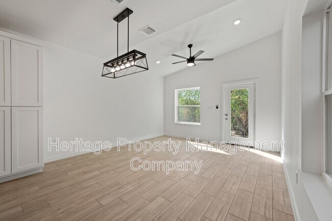 Building Photo - 212 Cooper St