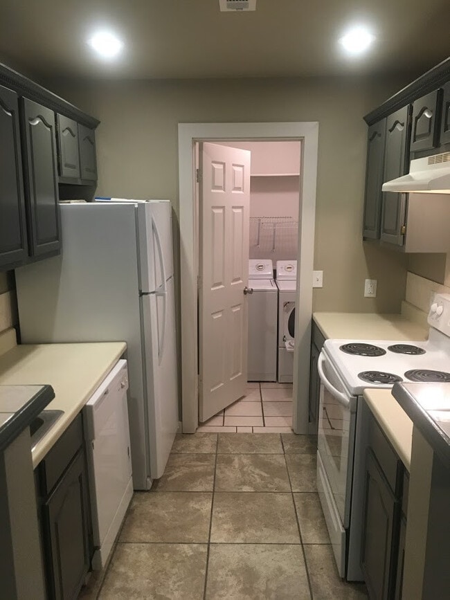 Building Photo - Storer Ave