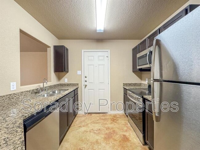 Building Photo - 1040B Edwards Dr