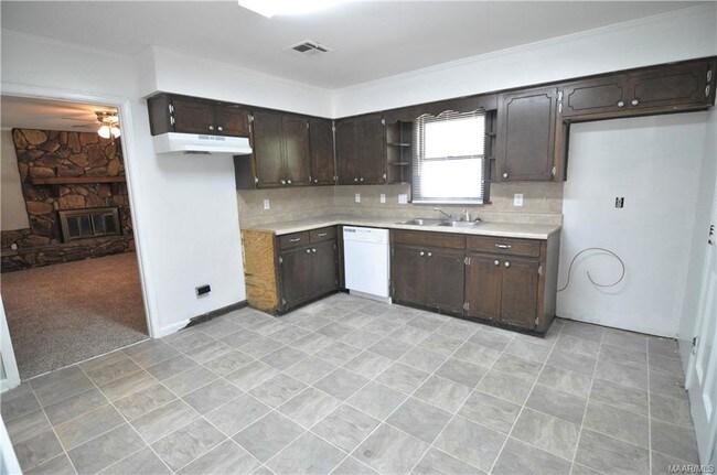 Building Photo - 334 Dee Dr