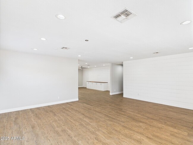 Building Photo - 27007 N 31st Dr