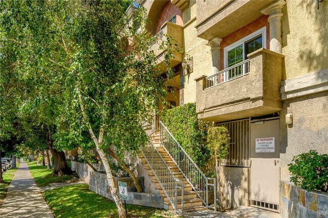 Building Photo - 7045 Woodley Ave