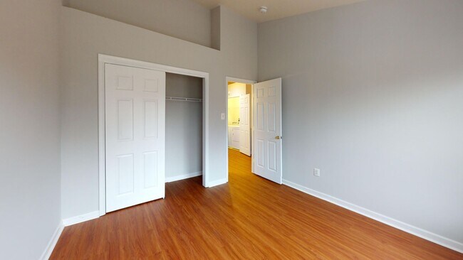 Building Photo - Updated Three Bedroom Home W/Full Sized Kitchen, Parking, Back Deck, & 2,640 Square Feet!