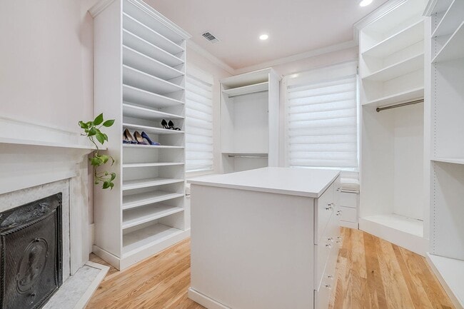 Building Photo - Beautiful Baldwin Park Craftsman home ready for move in!