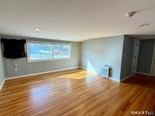 Building Photo - 25 Plymouth Rd