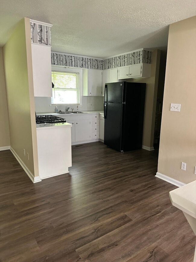 Building Photo - 3437 Queens Way