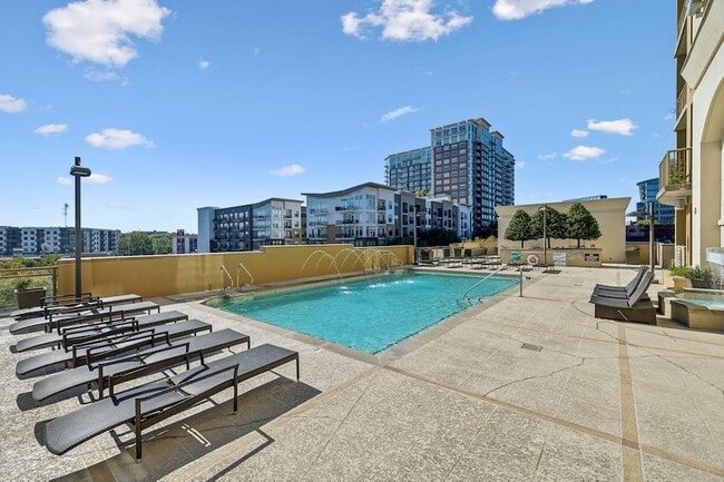 Building Photo - 1510 Demonbreun St