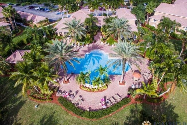 Building Photo - Portofino of jensen Beach