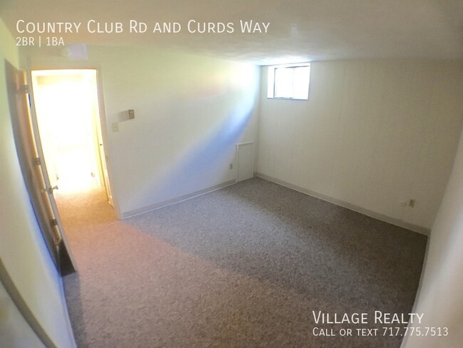 Building Photo - Huge 2-Bed apartment with washer/dryer hoo...