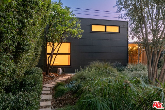 Building Photo - 5676 Hub St