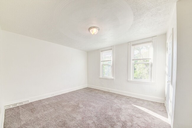 Building Photo - 24 Penelope St