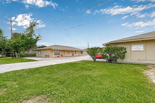 Building Photo - 8430 Round Rock Dr