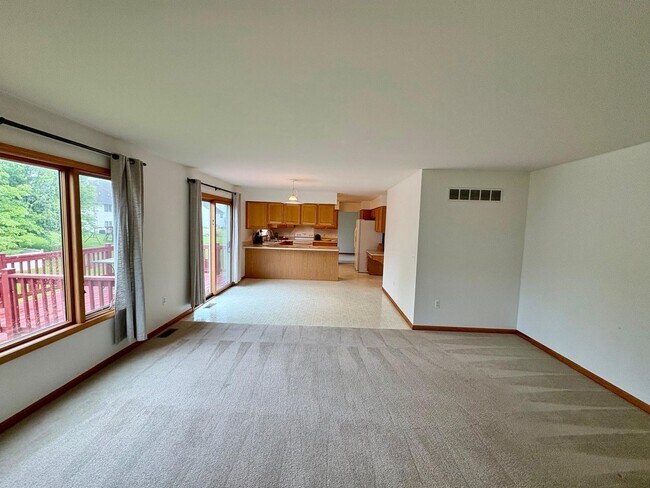 Building Photo - 565 Ironwood Way