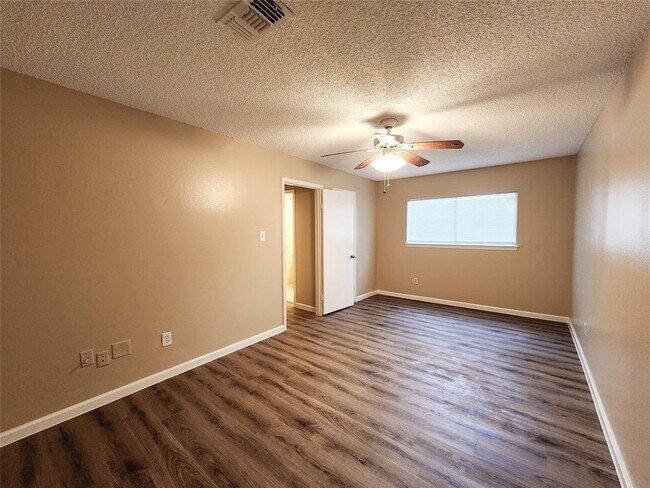 Building Photo - 3207 Glade Springs Dr