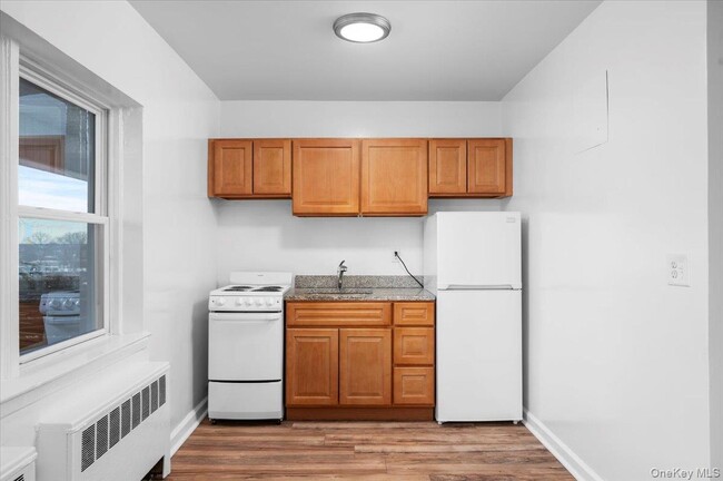 Building Photo - 437 Pelham Rd