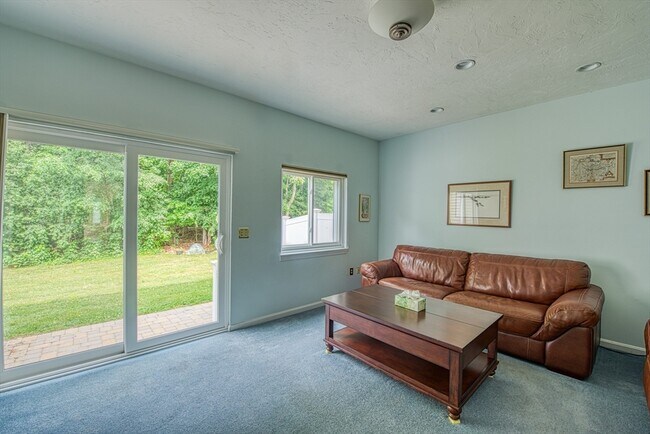 Building Photo - 28 Gaslight Ln