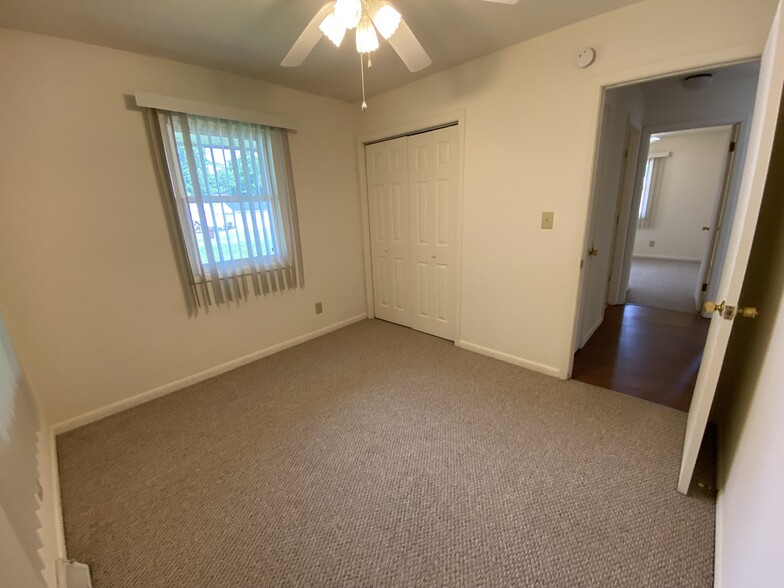 Building Photo - 211 S Pfeffer Rd