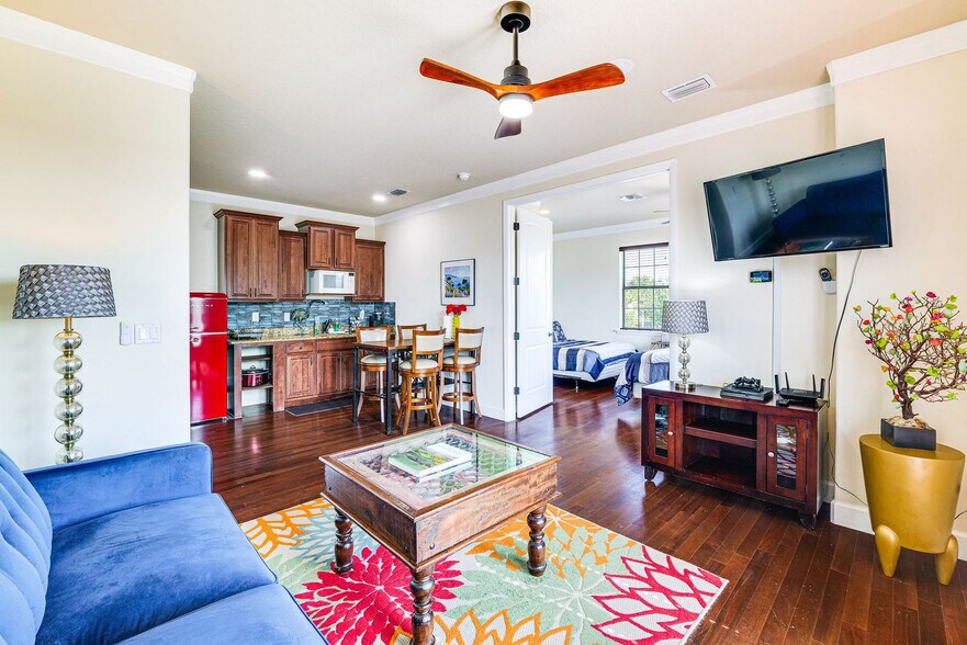 Building Photo - 1000 Castle Pines Ct