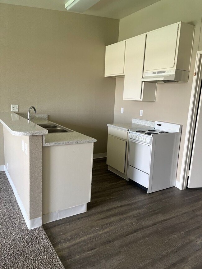Building Photo - Beautiful 2 Bedroom 2 Bathroom For Rent (55+)