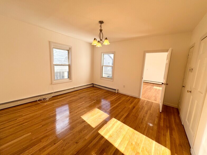 Building Photo - 49 Chestnut Ave