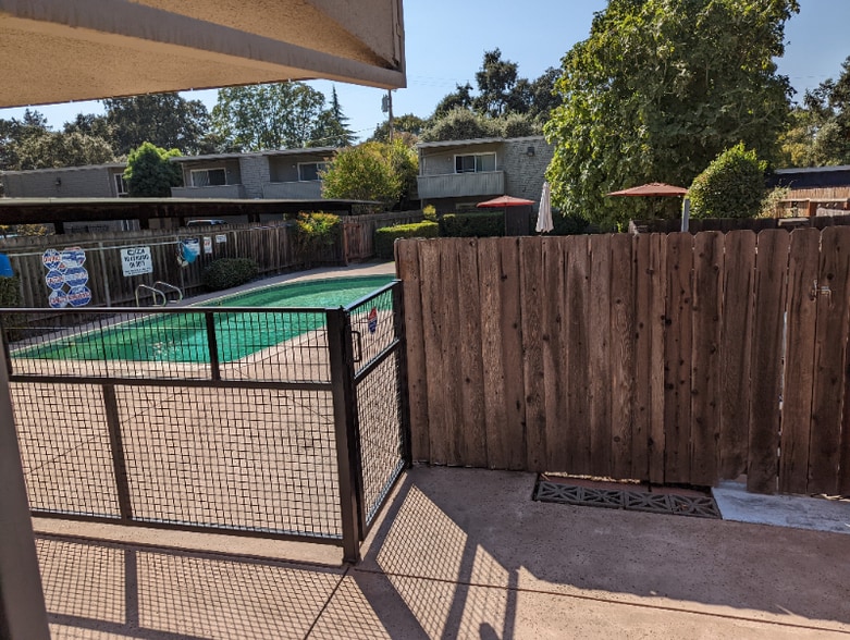 Building Photo - 1044 Rivara Rd