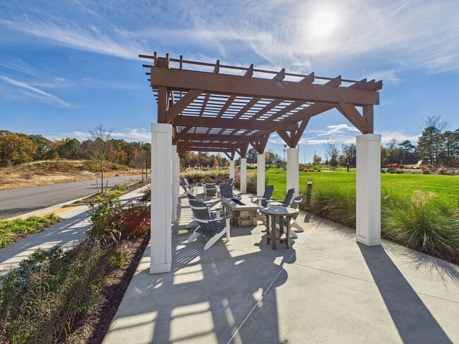 Building Photo - 2802 Calgary Ln