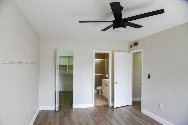 Building Photo - 9611 SW 77th Ave