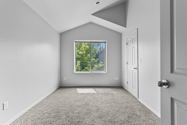 Building Photo - Available NOW Hillsboro End Unit Townhome Minutes to Intel Jones Farm, Costco, Parks 1 Small Pet OK