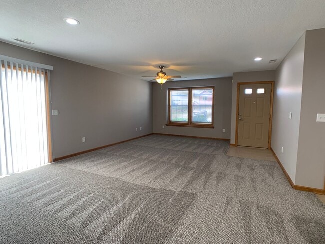 Building Photo - Freshly Updated, One Level Ranch, No Steps...