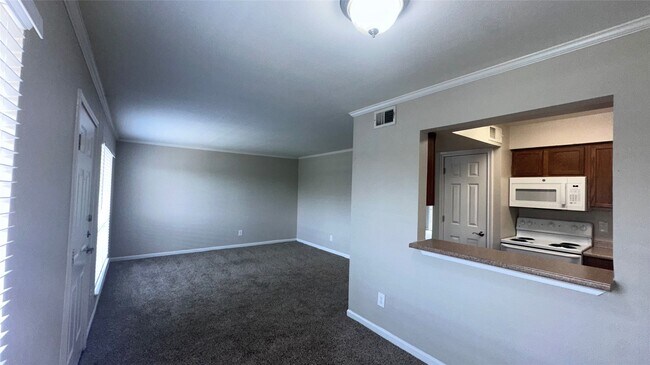 Building Photo - 2825 Bellefontaine Blvd