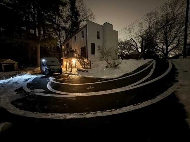 Building Photo - 75 Pine St