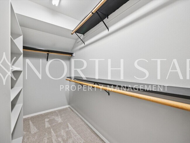 Building Photo - Traditional Home with Views