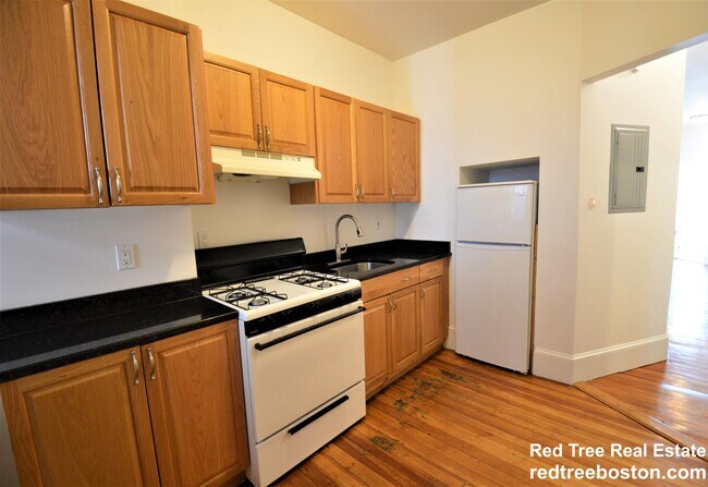 Building Photo - 53 Joy St