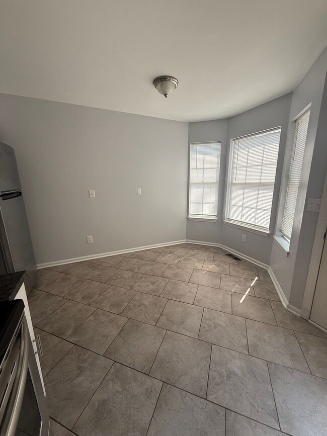 Building Photo - 733 Vanguard Pl