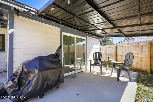 Building Photo - 3506 Claridge Rd E