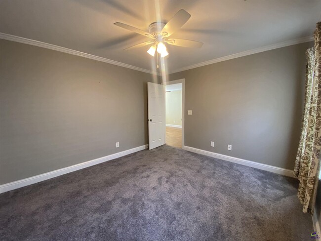 Building Photo - 338 Ivystone Dr