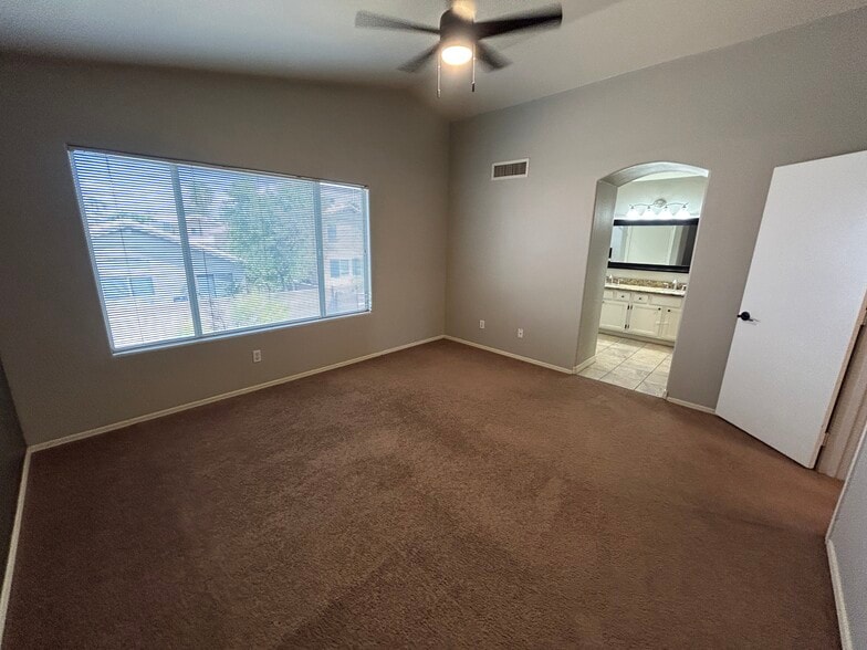 Building Photo - 4132 E Anderson Dr