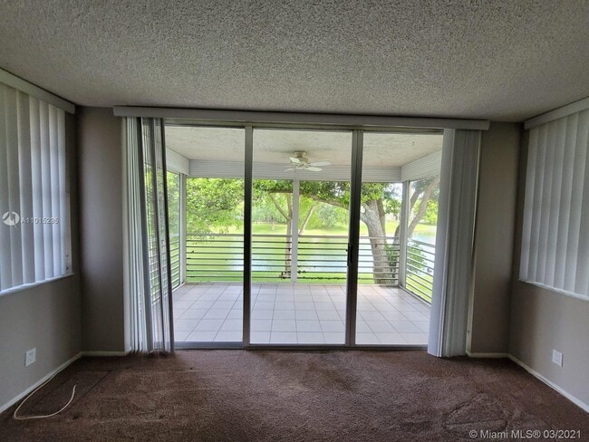 Building Photo - 4261 W Palm Aire Dr