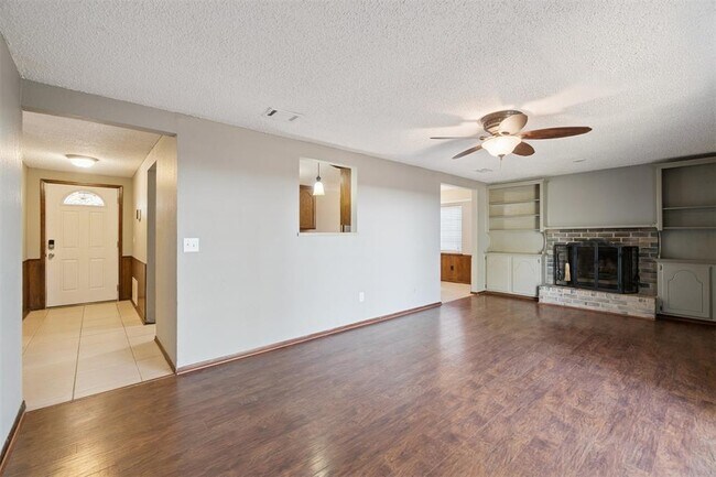 Building Photo - 1205 Swan Lake Rd