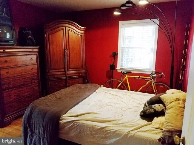 Building Photo - 324 Swarthmore Rd