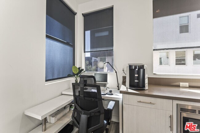 Building Photo - 2201 Polyscope Pl