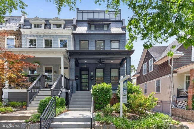 Building Photo - 724 Varnum St NW