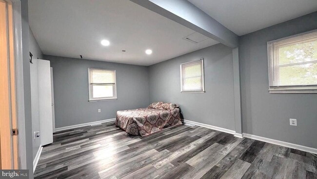 Building Photo - 922 Petinot Pl