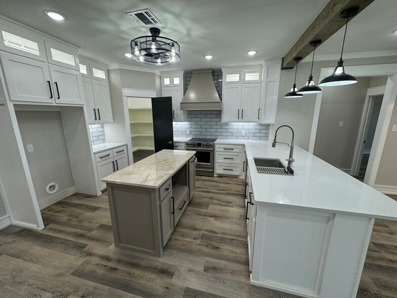 Building Photo - 904 N Fulton Ave