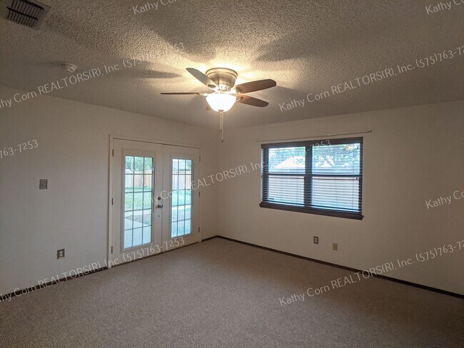 Building Photo - Spacious Luxury in Colonial Park