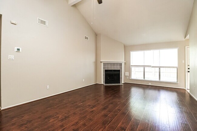 Building Photo - 9215 Grandview Park Dr